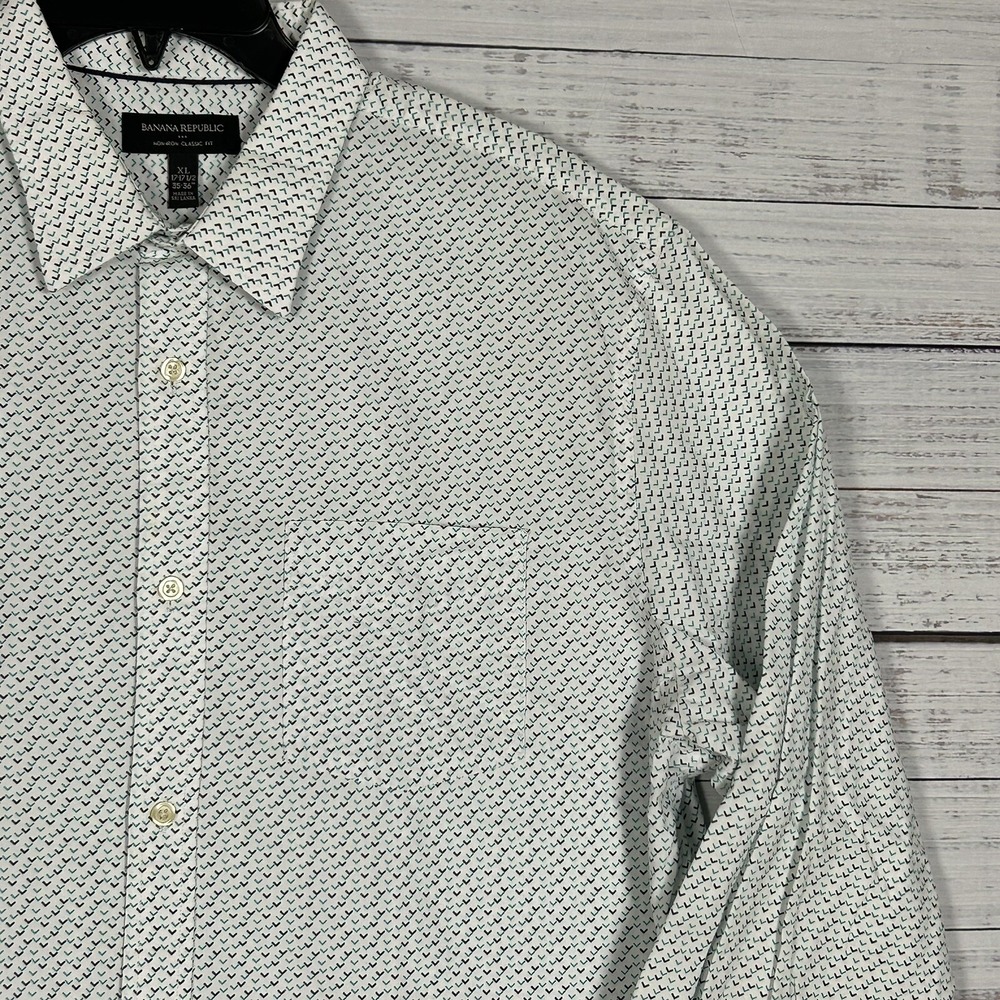 Banana Republic Shirt Mens XL Button Up White Abstract Non Iron Business Casual
